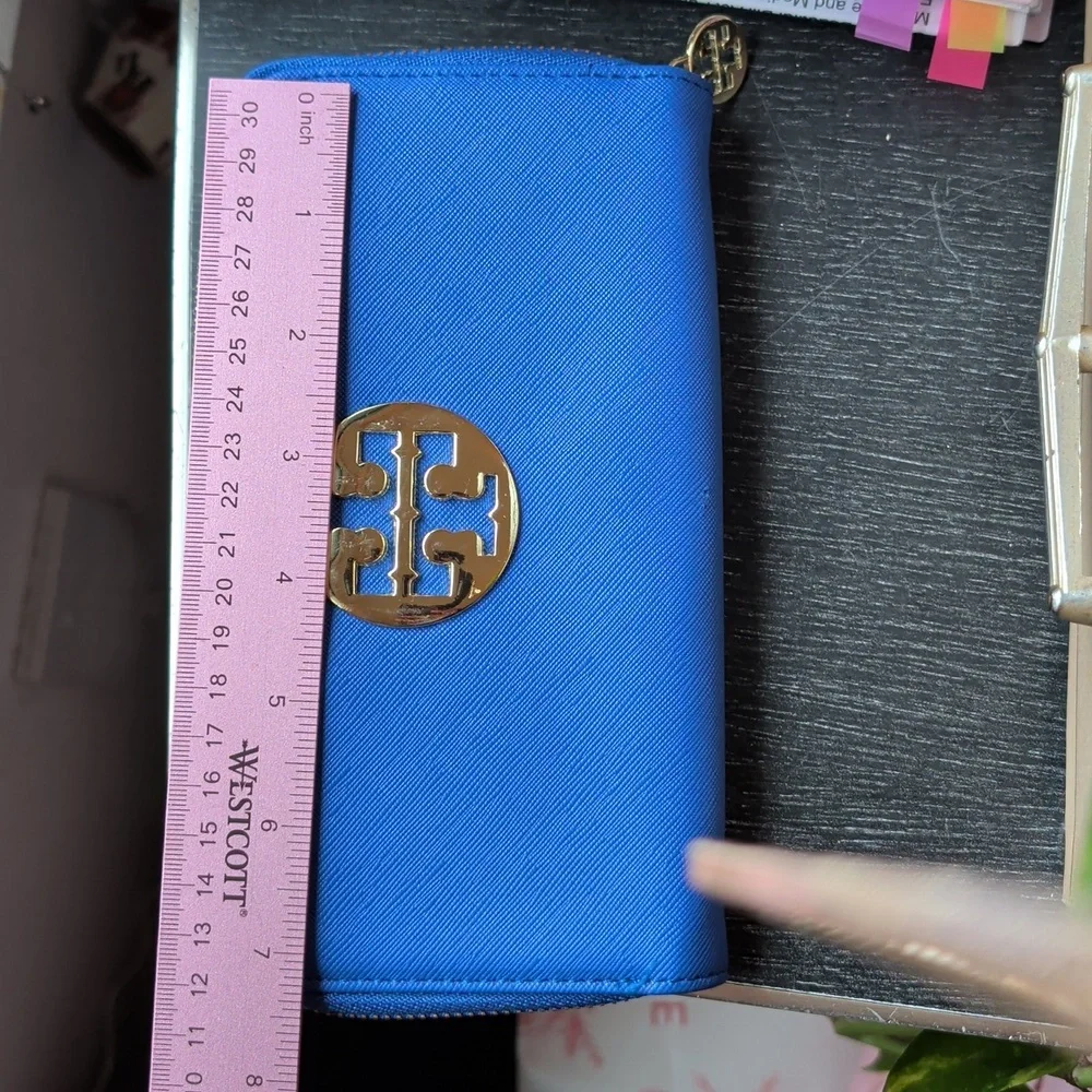 Tory Burch Blue Wallet - Picture 8 of 8